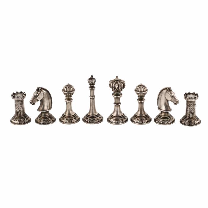 Échecs antiques faits à la main en argent 800 allemand, dore. Vers les annees 1900. 