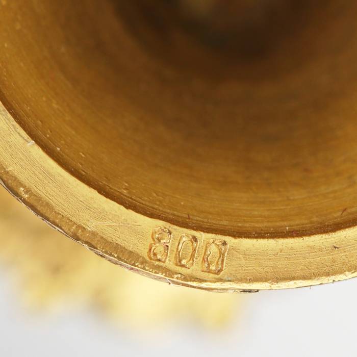Échecs antiques faits à la main en argent 800 allemand, doré. Vers les années 1900. 