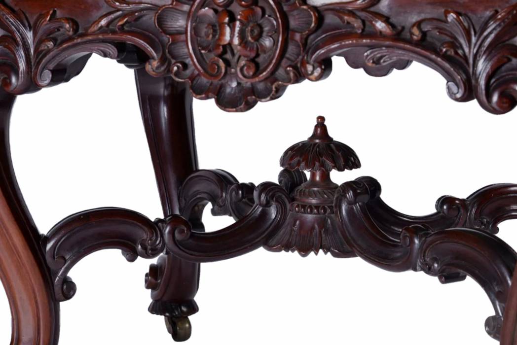 A pair of superb carved mahogany banquettes in the George II style. The turn of the 19th-20th centuries. 