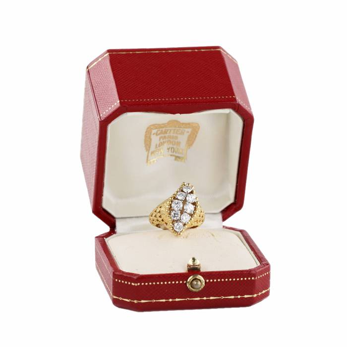 Кольцо Cartier из 18 К золота с бриллиантами.