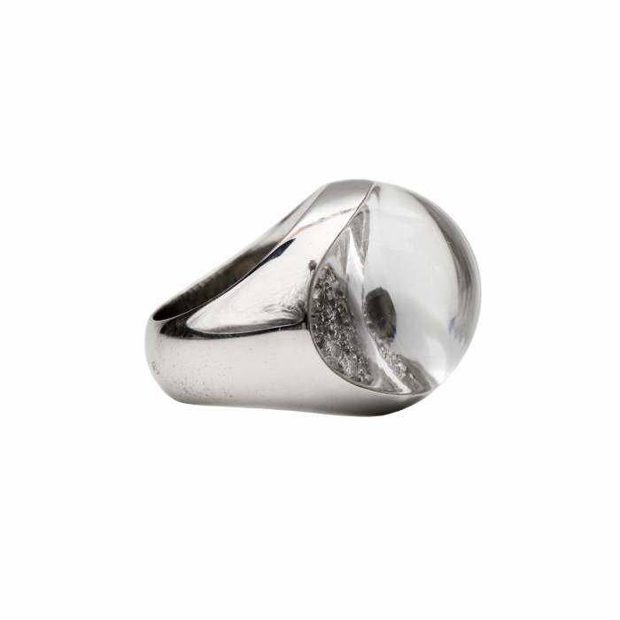 Myst de Cartier ring with diamonds and rock crystal in 18k white gold. France 1980s. 