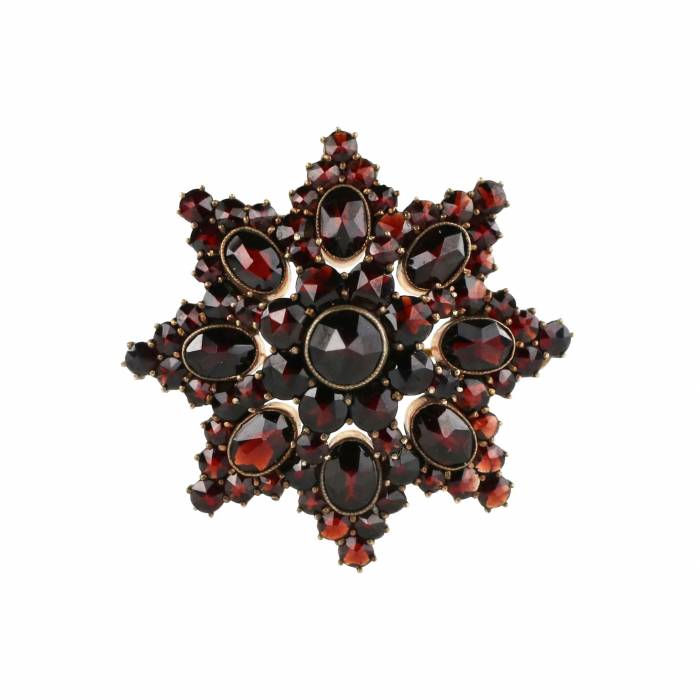 Brooch with grenades. 