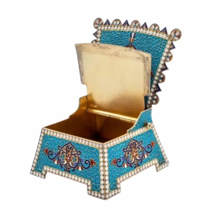 Gustave Klingert. Salière en argent en email cloisonne. Russie, fin du XIXe siècle. 