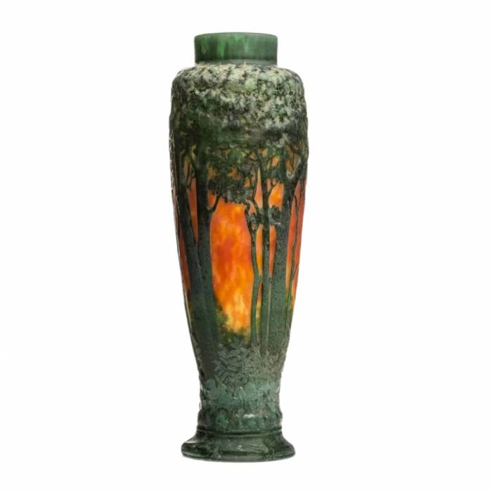 DAUM-Nancy. Vase en verre feuillete, vers 1905 