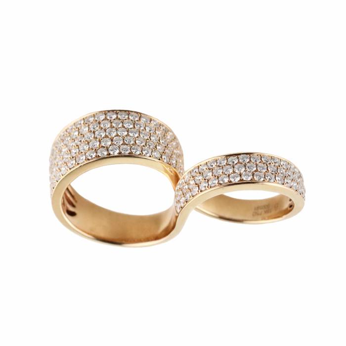 Bague à deux doigts à la mode en or rose avec diamants. 