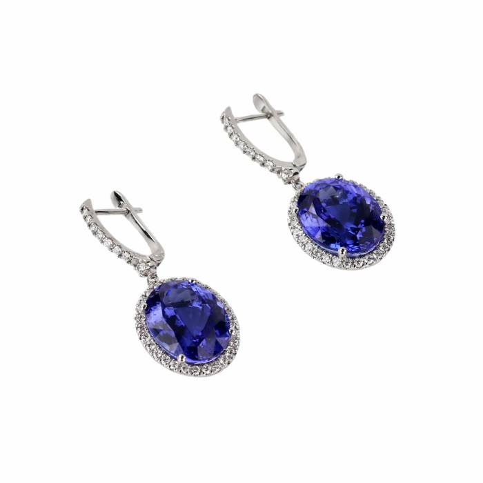 Manuel Spinosa. Boucles d`oreilles en or avec tanzanites et diamants. 