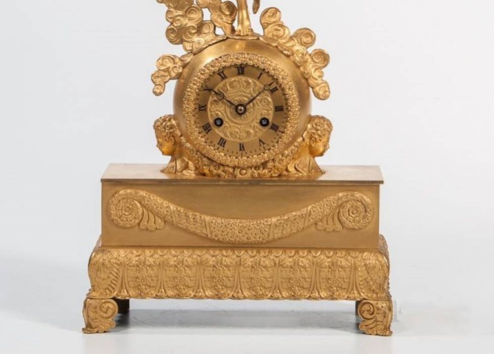 Atjaunošanas periods Bronzas pulkstenis, kas attēlo "Erosu un psihi" 
