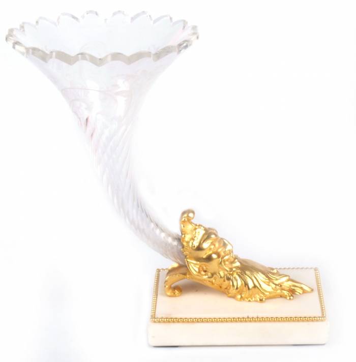 Vases en verre en forme de trompette sur une base en marbre et bronze doré (paire) 