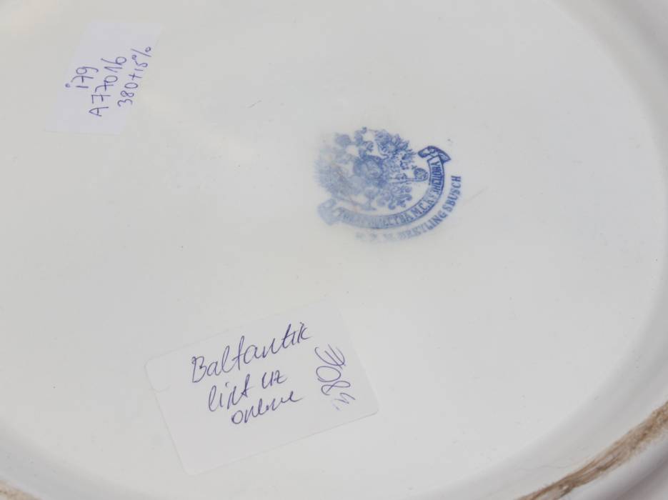 Liela porcelāna bļoda ar ziediem 
