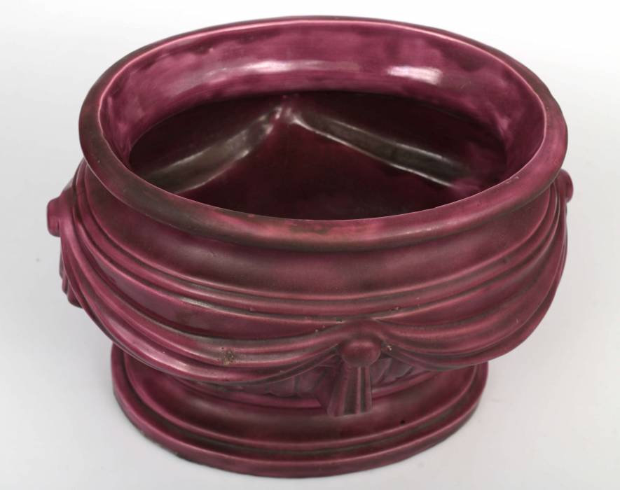 Cache-pot en majolique de style classicisme 