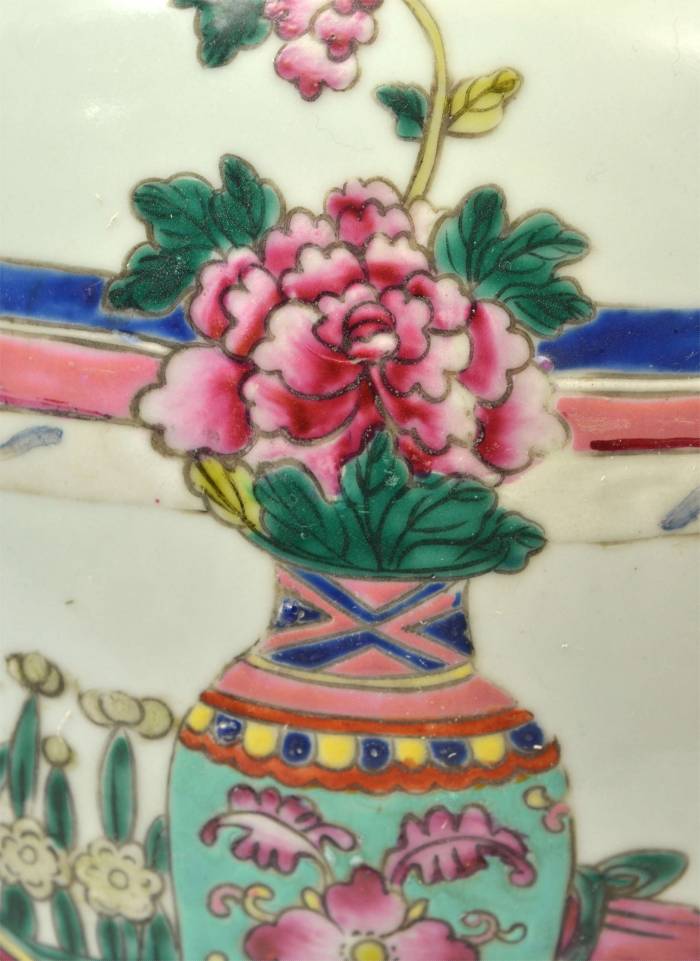 Chinese porcelain vases, urns (2 pcs)
