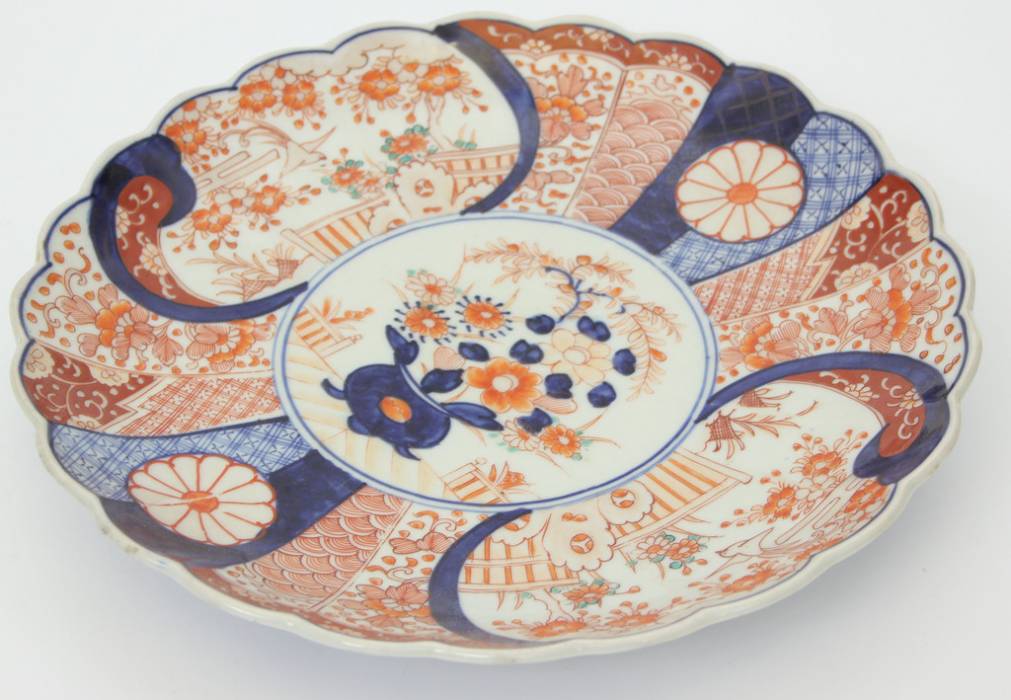 Apgleznota porcelāna šķīvis 