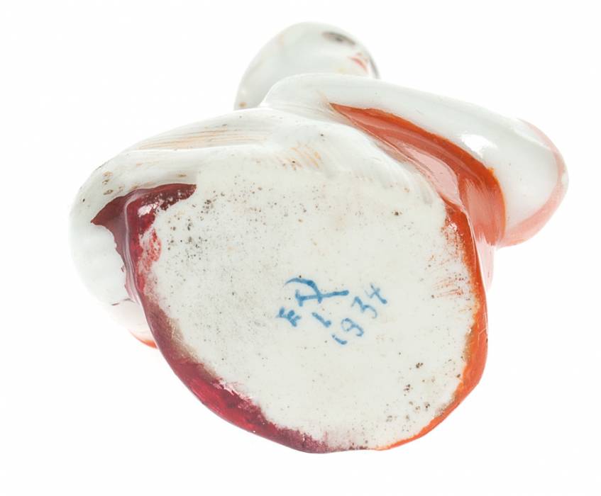 Komplekta `Sarkanbalts` šaha porcelāna figūra 