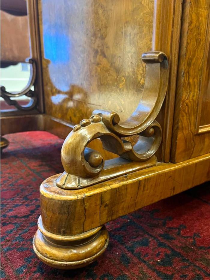 Davenport mid-Victorian burr walnut and marquetry desk, 19th century, circa 1860