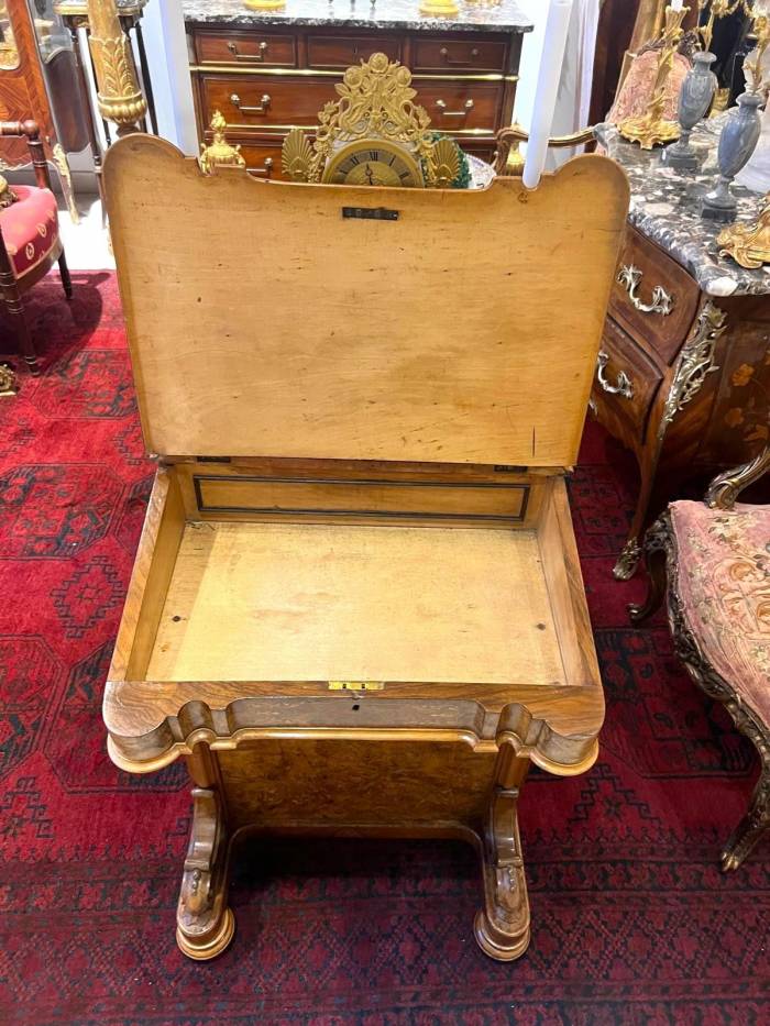 Davenport mid-Victorian burr walnut and marquetry desk, 19th century, circa 1860