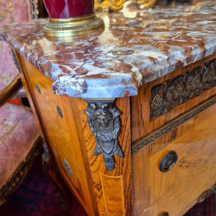 Pair of commodes in the Louis XV style, marquetry and gilt bronze, 19th century