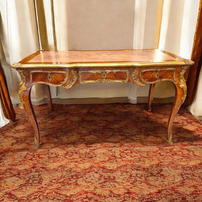 Large Louis XV style flat desk, marquetry and gilt bronze, 19th century work