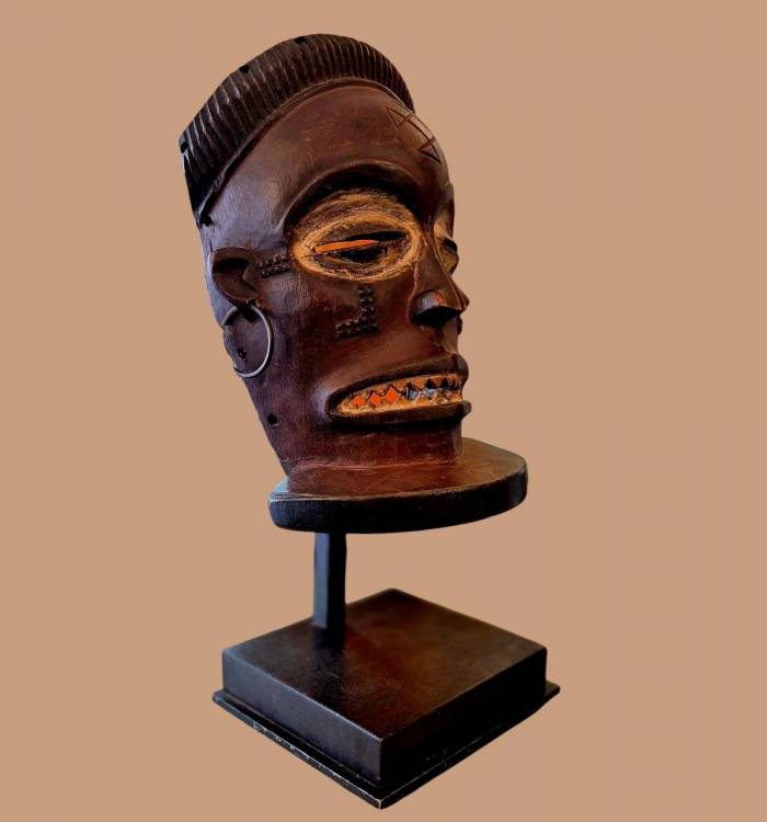 Tchokwé mask from Angola in wood and pigments - Circa 1900