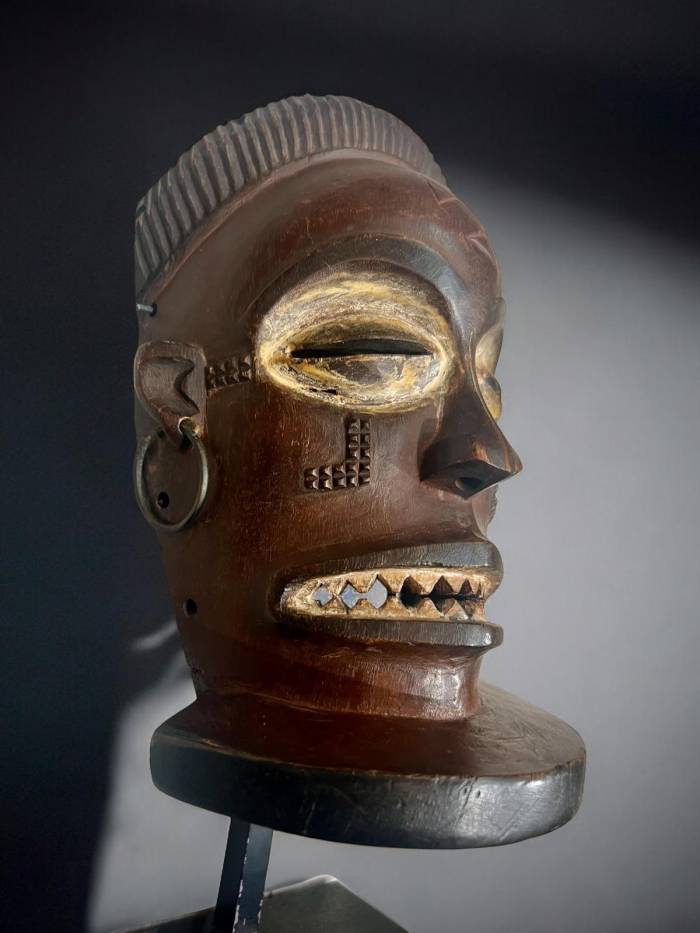 Tchokwé mask from Angola in wood and pigments - Circa 1900
