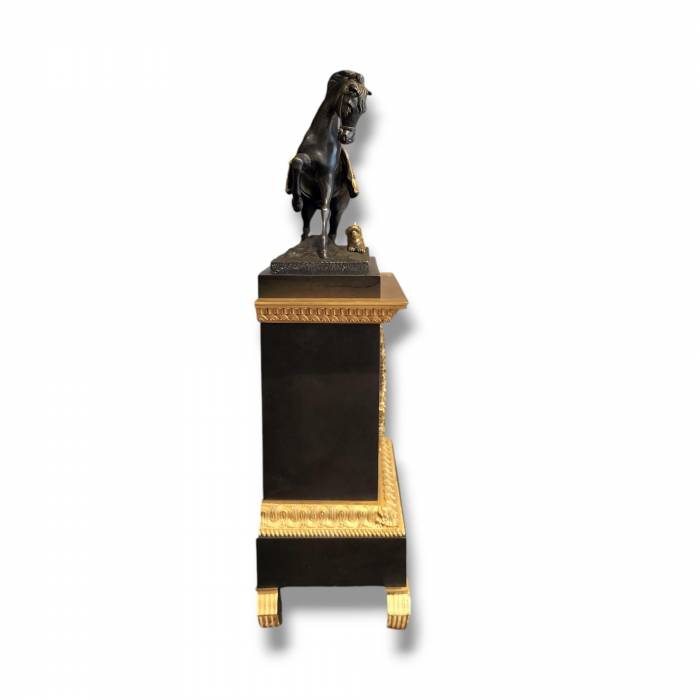 Empire Clock in representing a Horse and a Dog in Gilt Bronze, 19th Century