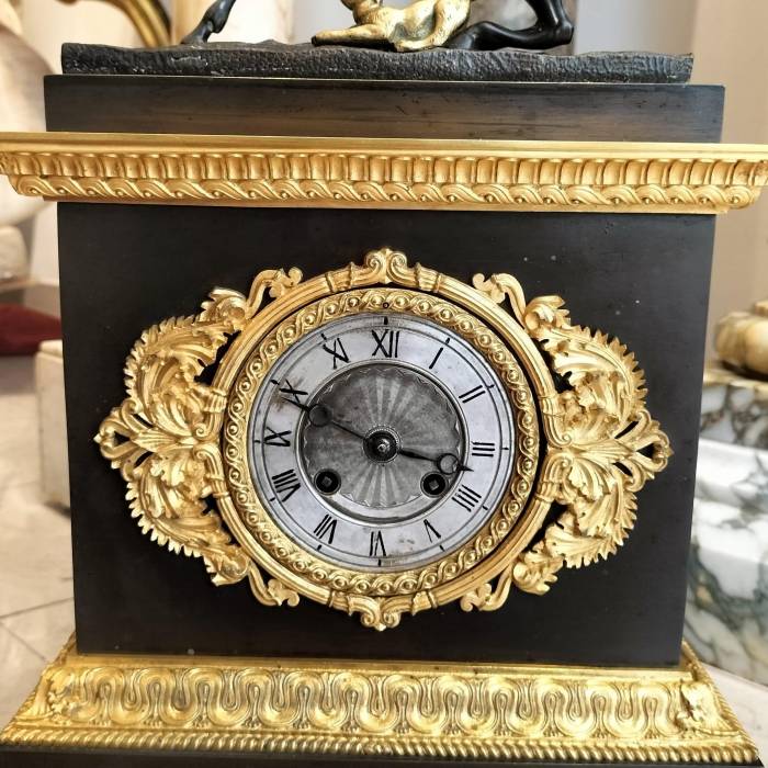 Empire Clock in representing a Horse and a Dog in Gilt Bronze, 19th Century
