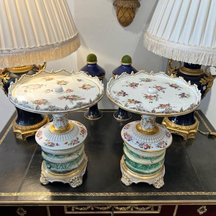 Late 19th Century Pair of Serving Platters in Paris Porcelain