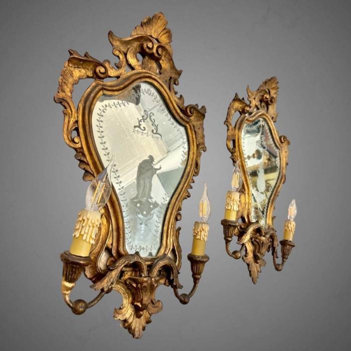 19th Century Pair of Venetian Giltwood Sconces with Engraved Glass Background