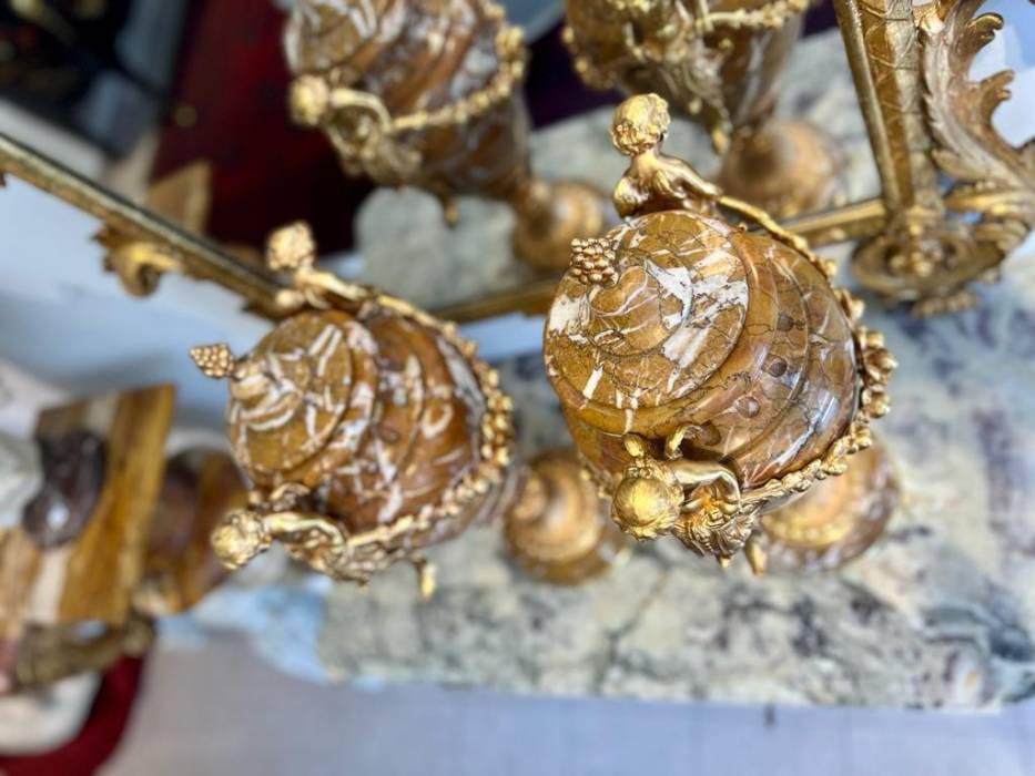 Pair of marble urns decorated with putti, Napoleon III period, 19th century