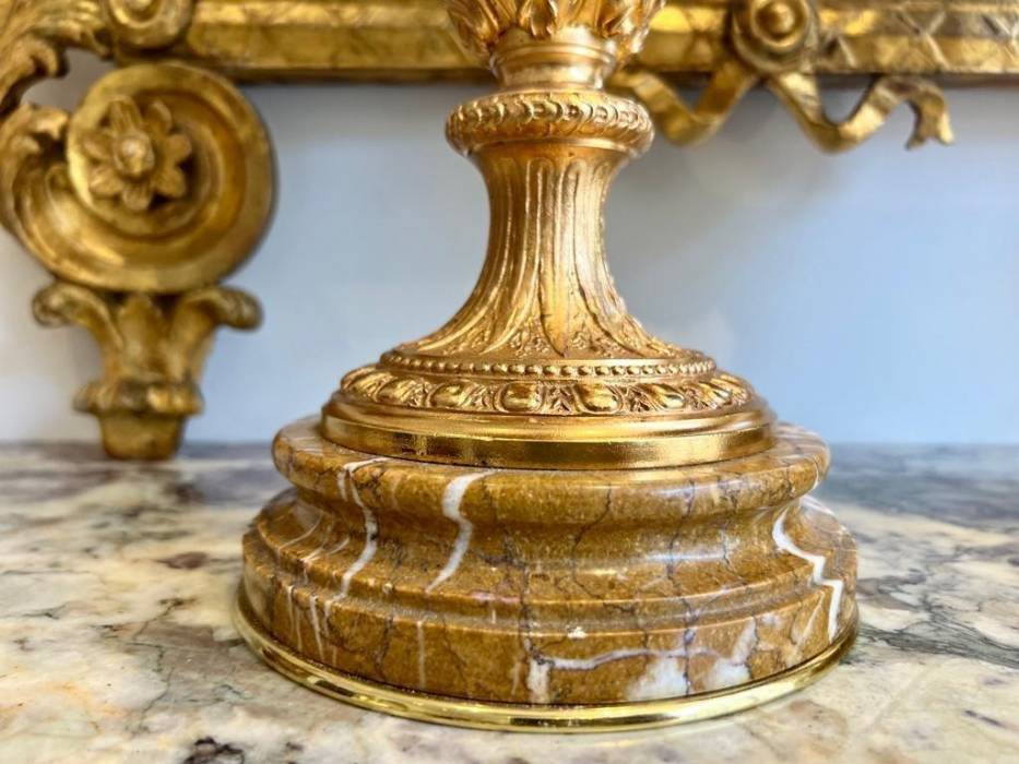 Pair of marble urns decorated with putti, Napoleon III period, 19th century