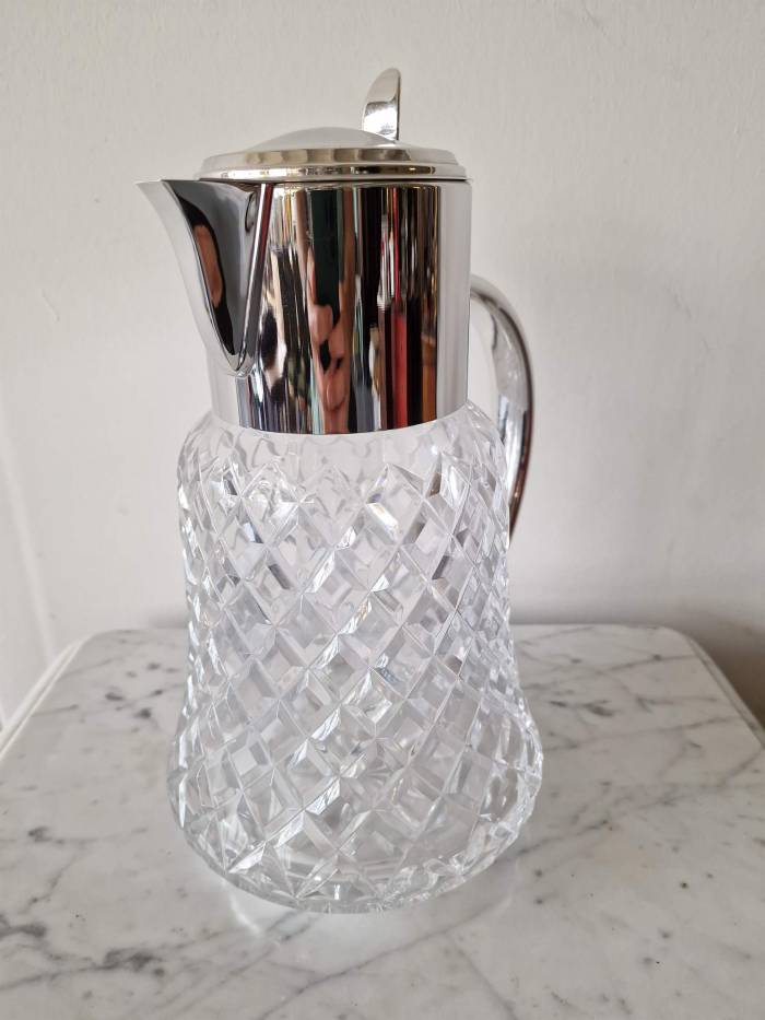 Glass pitcher with ice container
