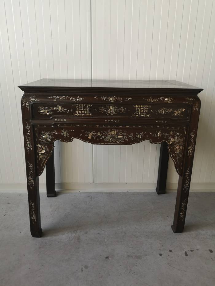Console with two chairs