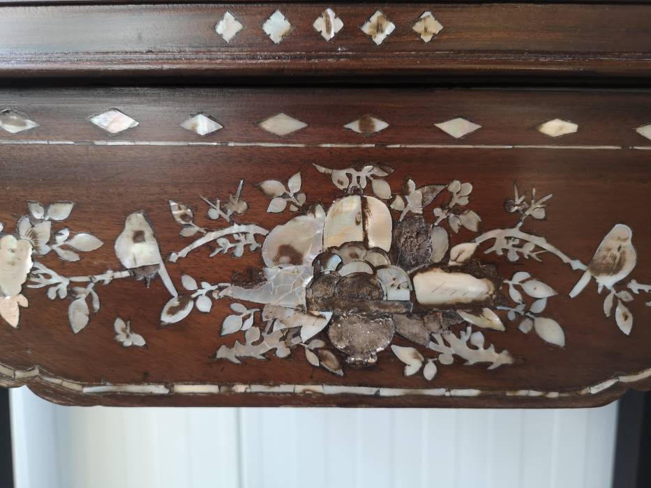 Console with two chairs