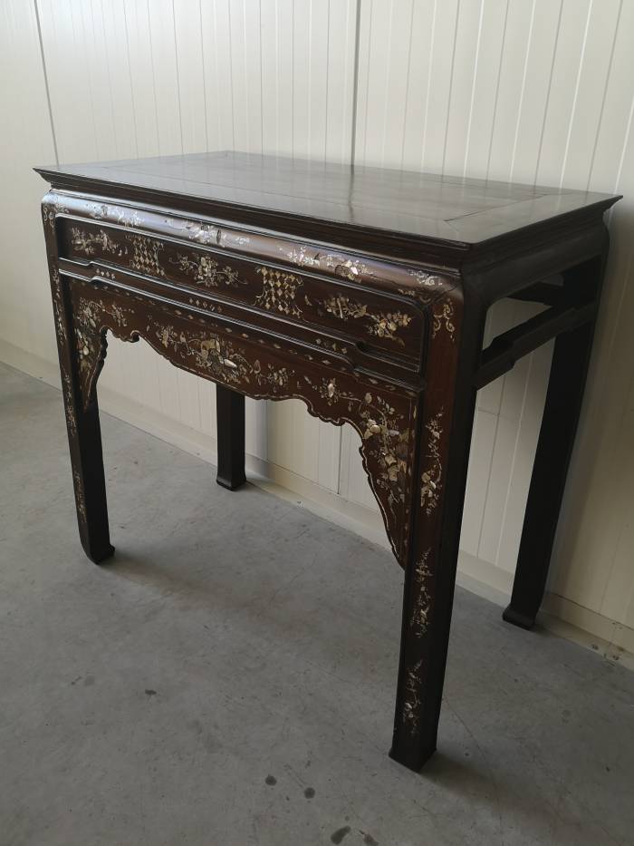Console with two chairs