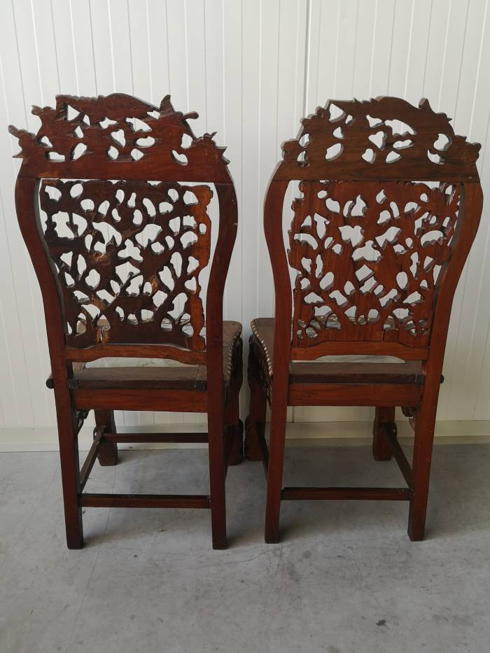 Console with two chairs
