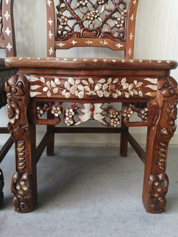 Console with two chairs