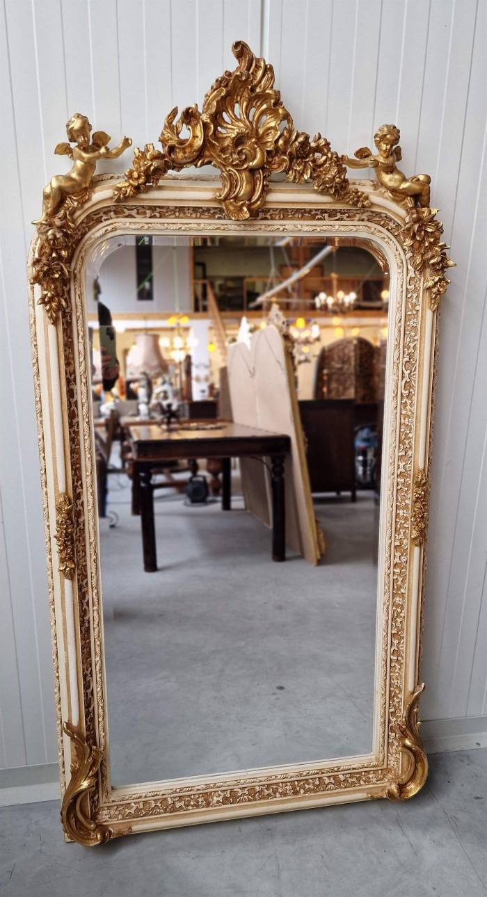 A luxurious mirror