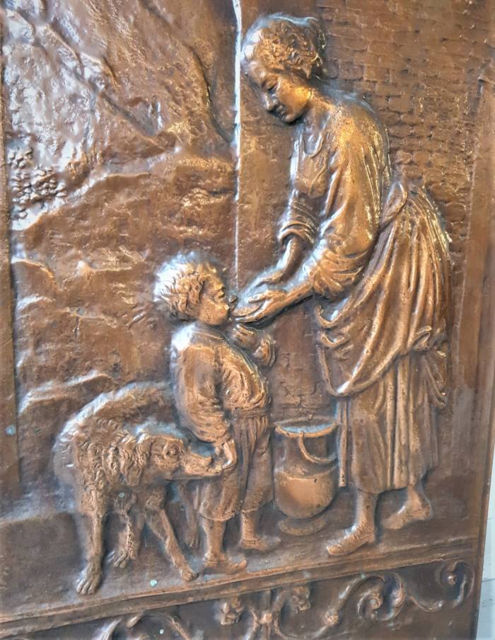 Decorative fireplace screen