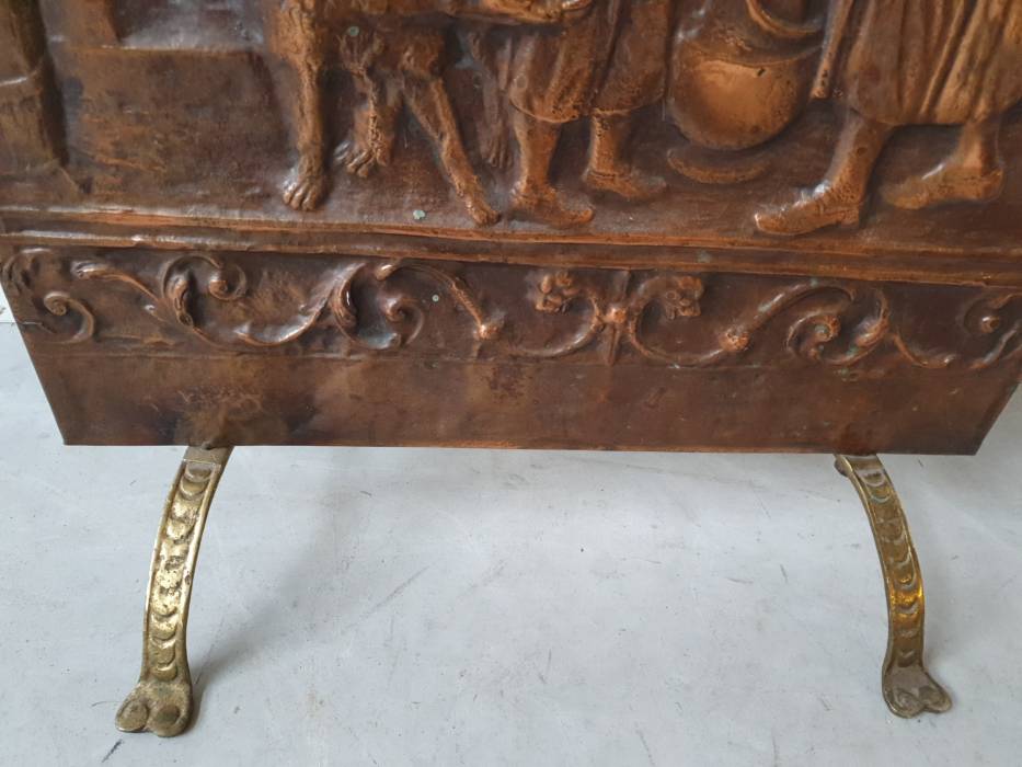 Decorative fireplace screen