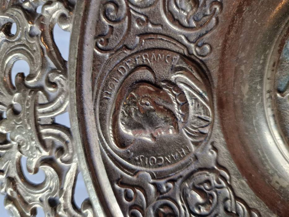 Bronze vessel