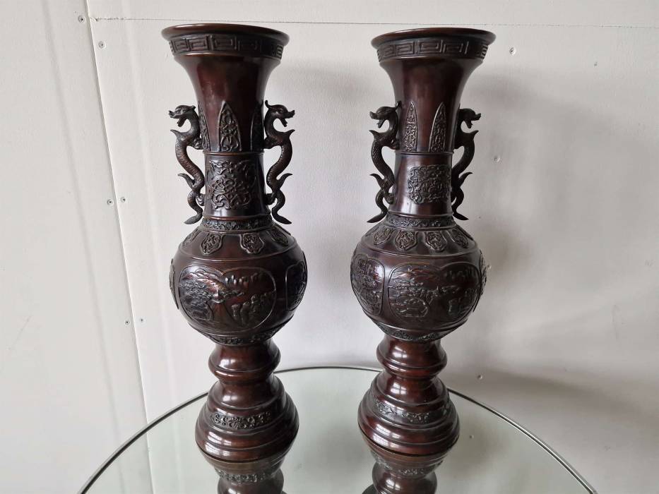 A pair of beautiful Japanese bronze vases