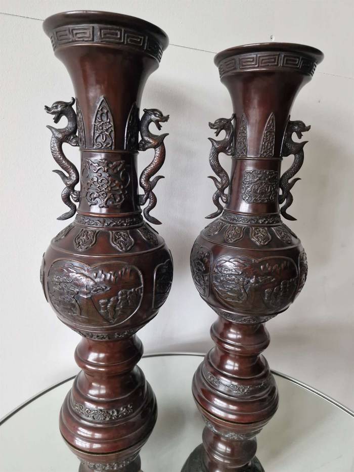 A pair of beautiful Japanese bronze vases