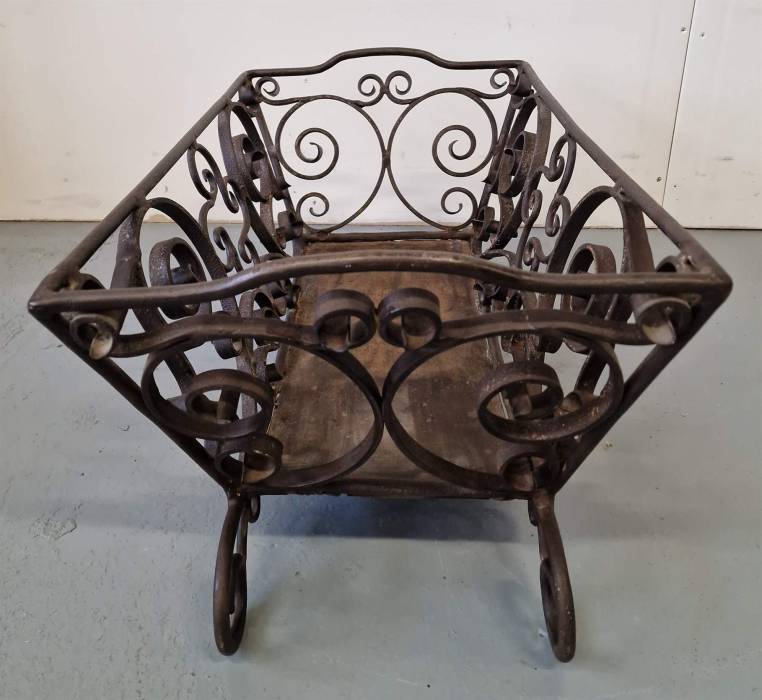 Corbeille à bois en métal 