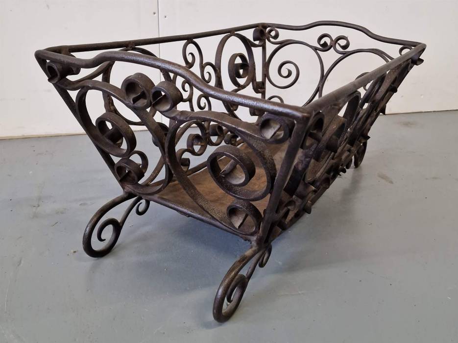 Corbeille à bois en métal 