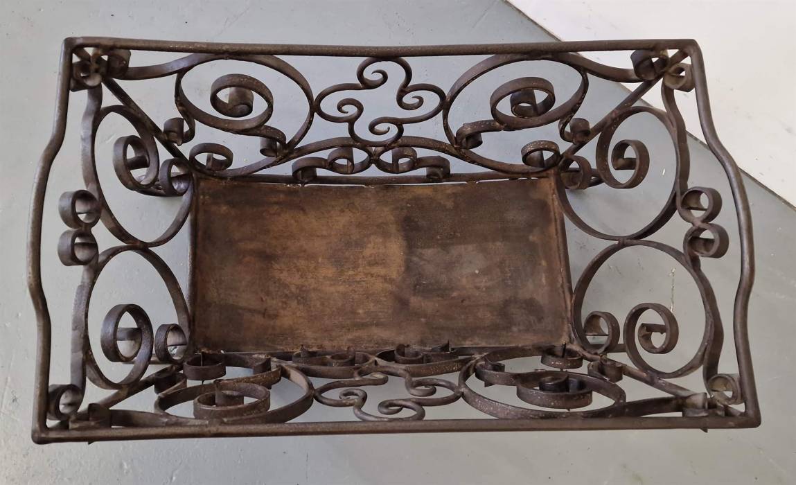 Corbeille à bois en métal 