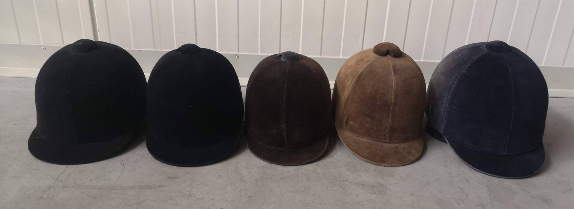 Children&039;s hats for horse riding