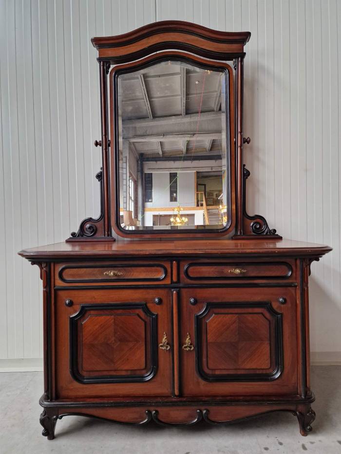 Chest of drawers with mirror
