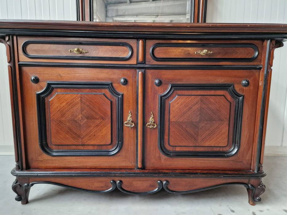 Chest of drawers with mirror