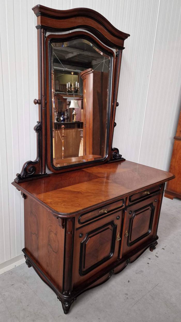 Chest of drawers with mirror