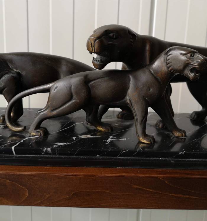 Bronze figure Family