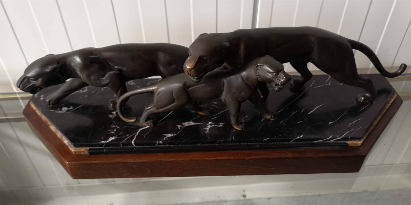 Bronze figure Family